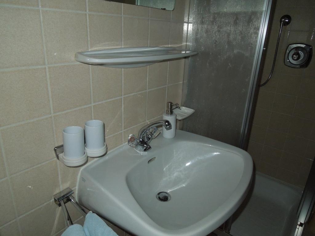 Haus Bergkranz Bed & Breakfast Lermoos Bilik gambar